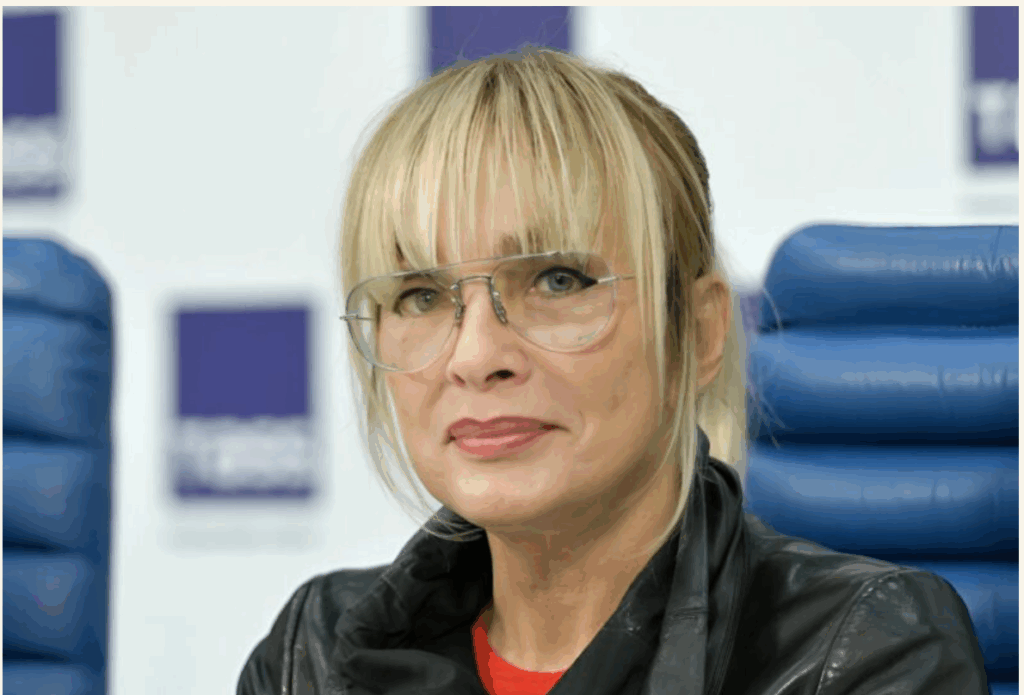 Aos 71 anos, Laima Vaikule surpreende os fãs com visual ousado: calças de couro, jaqueta de motoqueira e nova cor de cabelo!